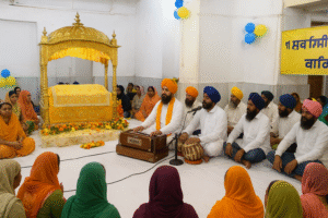 गाजियाबाद: गुरू तेग बहादुर का शहीदी दिवस आज, कविनगर के एक गुरुद्वारे में कीर्तन में शामिल हुए लोग